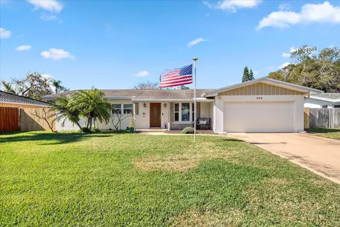 698 Pinecrest Dr, Largo, FL 33770
