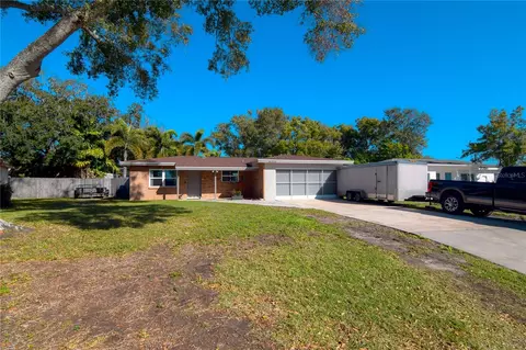 10755 Village Green Ave, Seminole, FL 33772