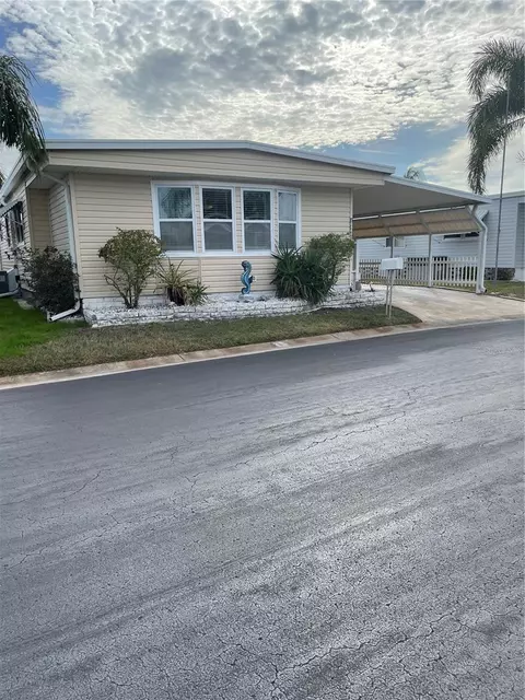 10460 Holiday Shores Dr, Largo, FL 33773