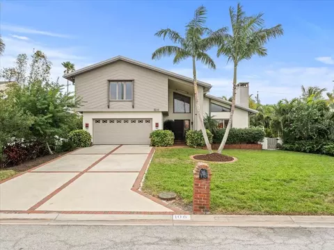 106 16th St, Belleair Beach, FL 33786