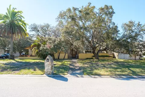 1537 Quail Dr, Dunedin, FL 34698