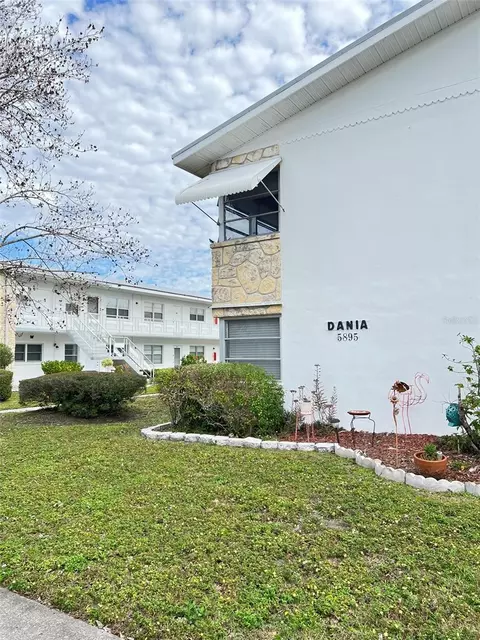 5895 18th St N #4, Saint Petersburg, FL 33714
