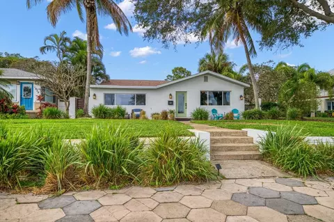 1817 Beach Dr SE, Saint Petersburg, FL 33705
