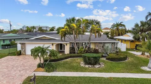 310 Palm Is SE, Clearwater Beach, FL 33767