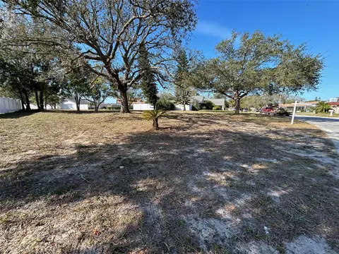 7408 Bent Oak Dr, Port Richey, FL 34668