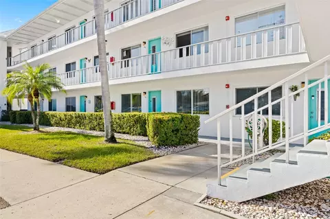 8454 111th St N #108, Seminole, FL 33772