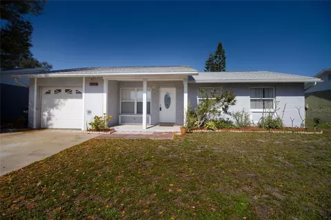 7979 Shadow Run Dr, Largo, FL 33773