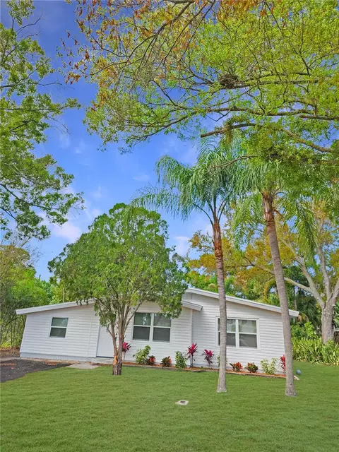 210 Emerald Ln, Largo, FL 33771