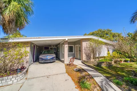 1110 Farragut Dr N, Saint Petersburg, FL 33710