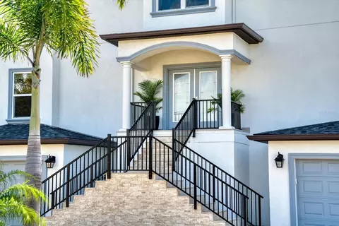 16112 4th St E, Redington Beach, FL 33708
