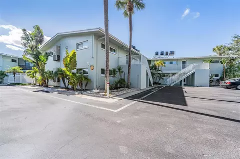 2570 Gary Cir #2, Dunedin, FL 34698