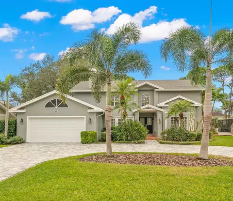 754 Apalachee Dr NE, Saint Petersburg, FL 33702