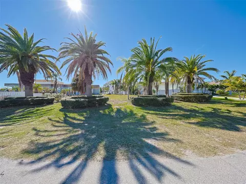 494 Laguna Dr, Tierra Verde, FL 33715