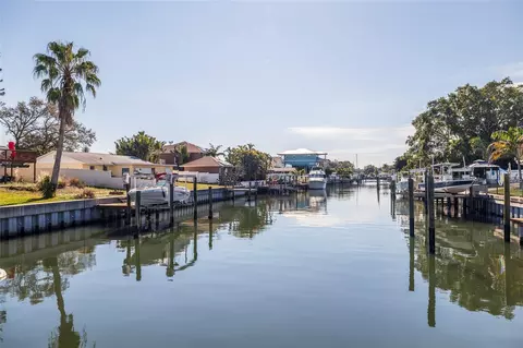 3464 Manatee Dr SE, Saint Petersburg, FL 33705