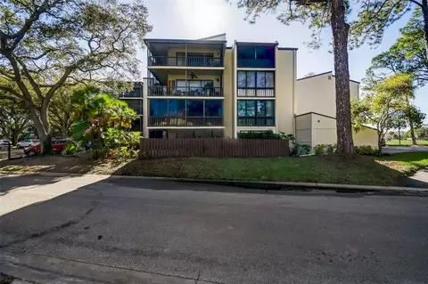 700 Starkey Rd #612, Largo, FL 33771