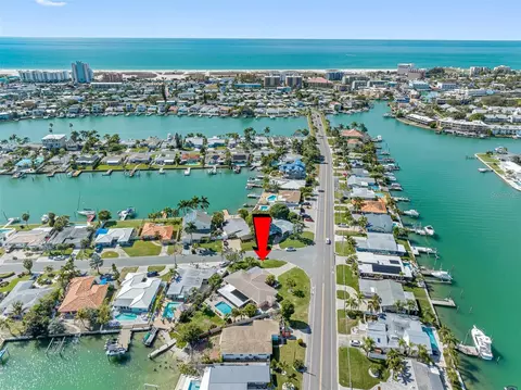 11465 5th St E, Treasure Island, FL 33706