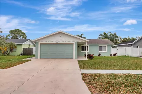 12395 Cumberland Dr, Largo, FL 33773