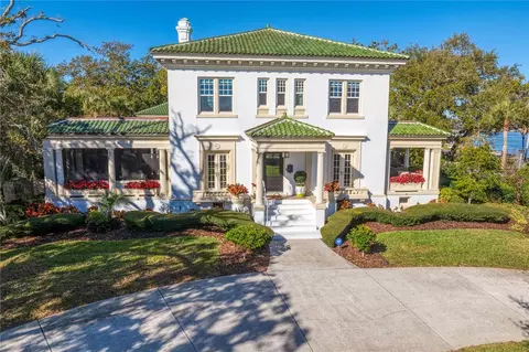 1800 N Shore Dr NE, Saint Petersburg, FL 33704