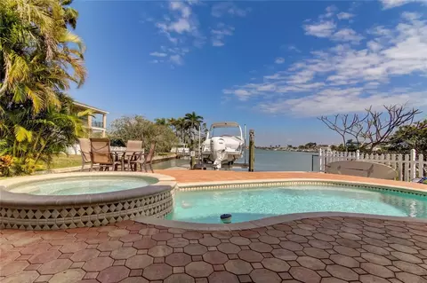 17251 2nd St E, North Redington Beach, FL 33708
