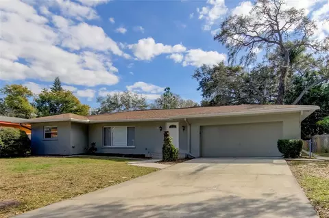 921 Parkwood Dr, Dunedin, FL 34698
