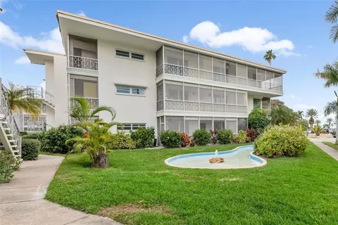 1000 N Shore Dr NE #1, Saint Petersburg, FL 33701