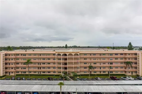 5623 80th St N #410, Saint Petersburg, FL 33709