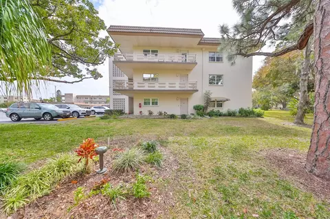 5750 80th St N #C208, Saint Petersburg, FL 33709