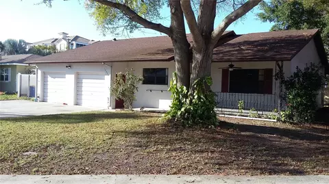 10501 Lake Vista Dr, Seminole, FL 33772