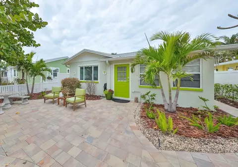 3025 Dupont St S, Gulfport, FL 33707