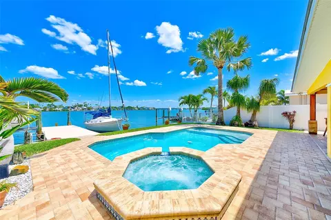 344 La Hacienda Dr, Indian Rocks Beach, FL 33785