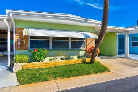 250 Rosery Rd NW #324, Largo, FL 33770