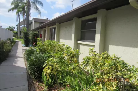 1100 E Bay Dr #107, Largo, FL 33770