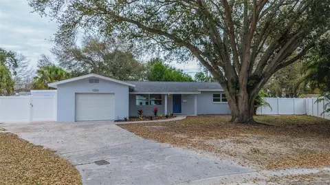 2133 Country Club Ct N, Saint Petersburg, FL 33710