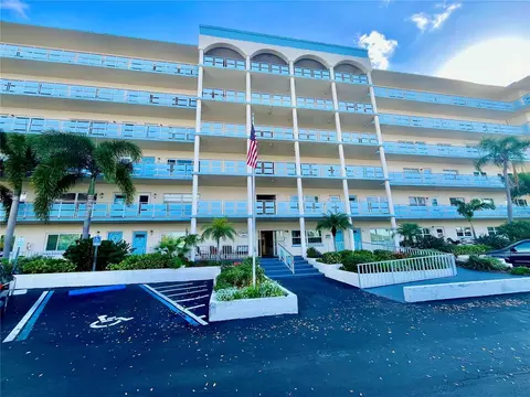 2850 59th St S #407, Gulfport, FL 33707