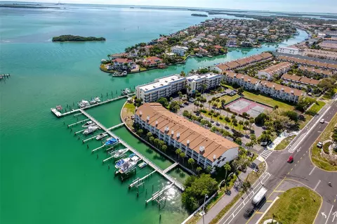 111 Yacht Club Ln, Tierra Verde, FL 33715