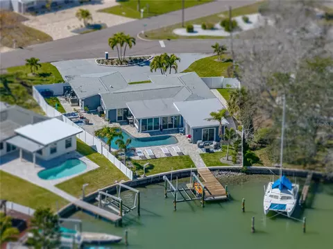 15905 Redington Dr, Redington Beach, FL 33708