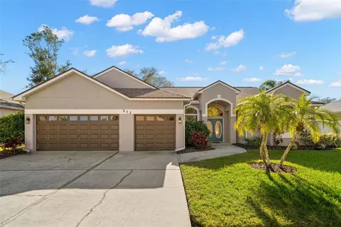 952 Oakview Rd, Tarpon Springs, FL 34689