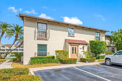 544 Plaza Seville Ct #82, Treasure Island, FL 33706
