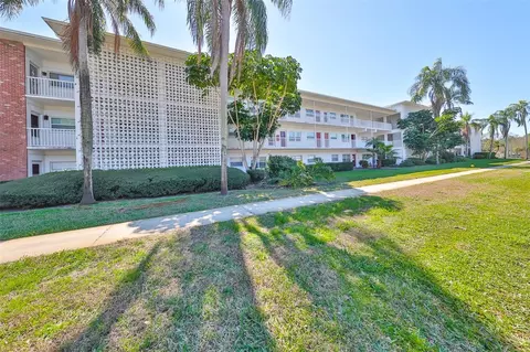 5150 10th Ave N #304, Saint Petersburg, FL 33710