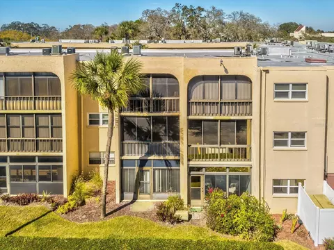 11485 Oakhurst Rd #122, Largo, FL 33774