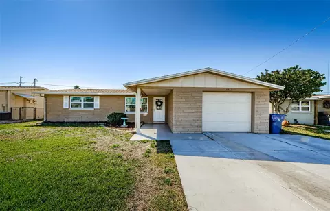 3742 Redwood Dr, Holiday, FL 34691