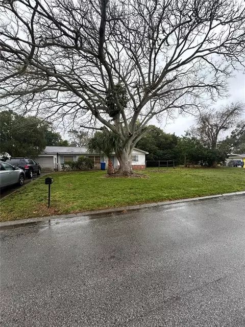 951 Orangeview Dr, Largo, FL 33778