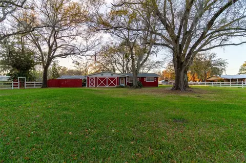 2301 S Wiggins Rd, Plant City, FL 33566