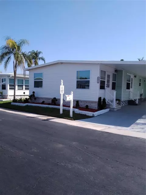 10379 S Lake Dr #247, Largo, FL 33773