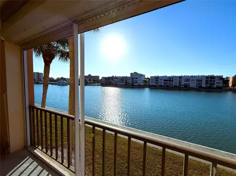 7560 Bay Island Dr S #246, South Pasadena, FL 33707