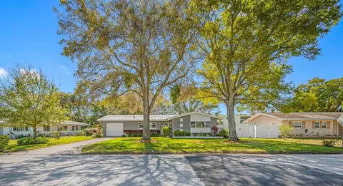 2914 Sunset Blvd, Belleair Bluffs, FL 33770