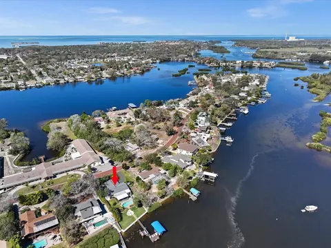 696 Chesapeake Dr, Tarpon Springs, FL 34689