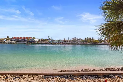 7435 Bayshore Dr #206, Treasure Island, FL 33706