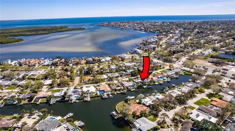 6332 Tanglewood Dr NE, Saint Petersburg, FL 33702