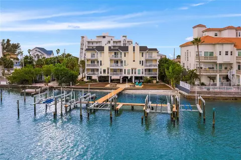 10109 Gulf Blvd #203, Treasure Island, FL 33706